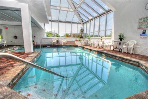 The inn at apple valley - King Suite. Amenities. Pools & Hot TubsRelax & Unwind. Indoor Pool. Outdoor Pool. Hot Tub. Attractions & RestaurantsEXPLORE. EXPERIENCE. ENJOY! …